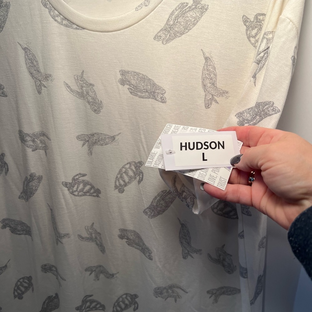 MWT Unisex Hudson T-shirt .